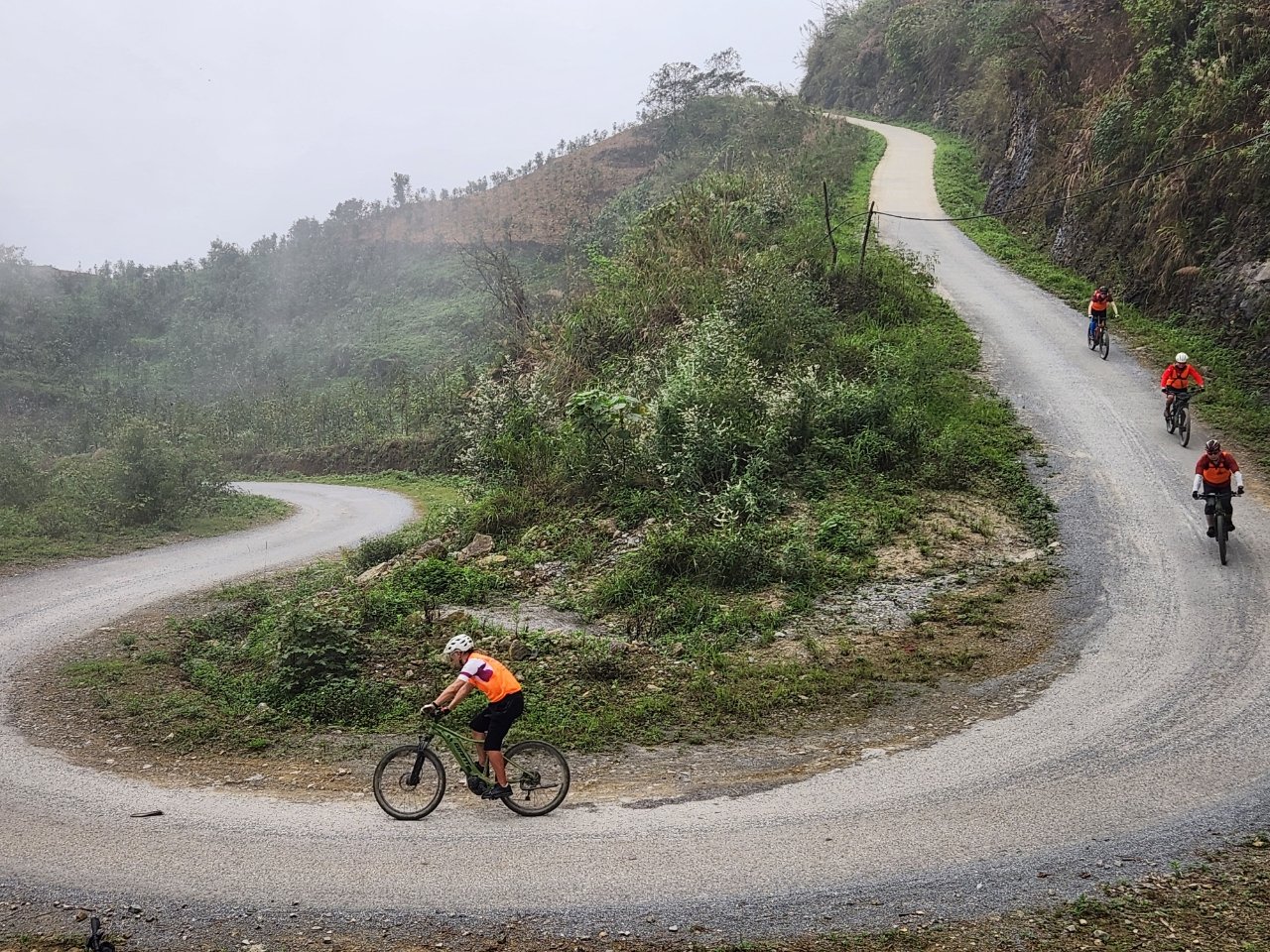10-Day North Vietnam Cycling Adventure: From the Highland Tea Plantations of Moc Chau to the Limestone Karsts of Ha Long Bay